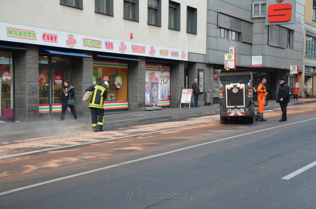 Stadtbus fing Feuer Koeln Muelheim Frankfurterstr Wiener Platz P385.JPG